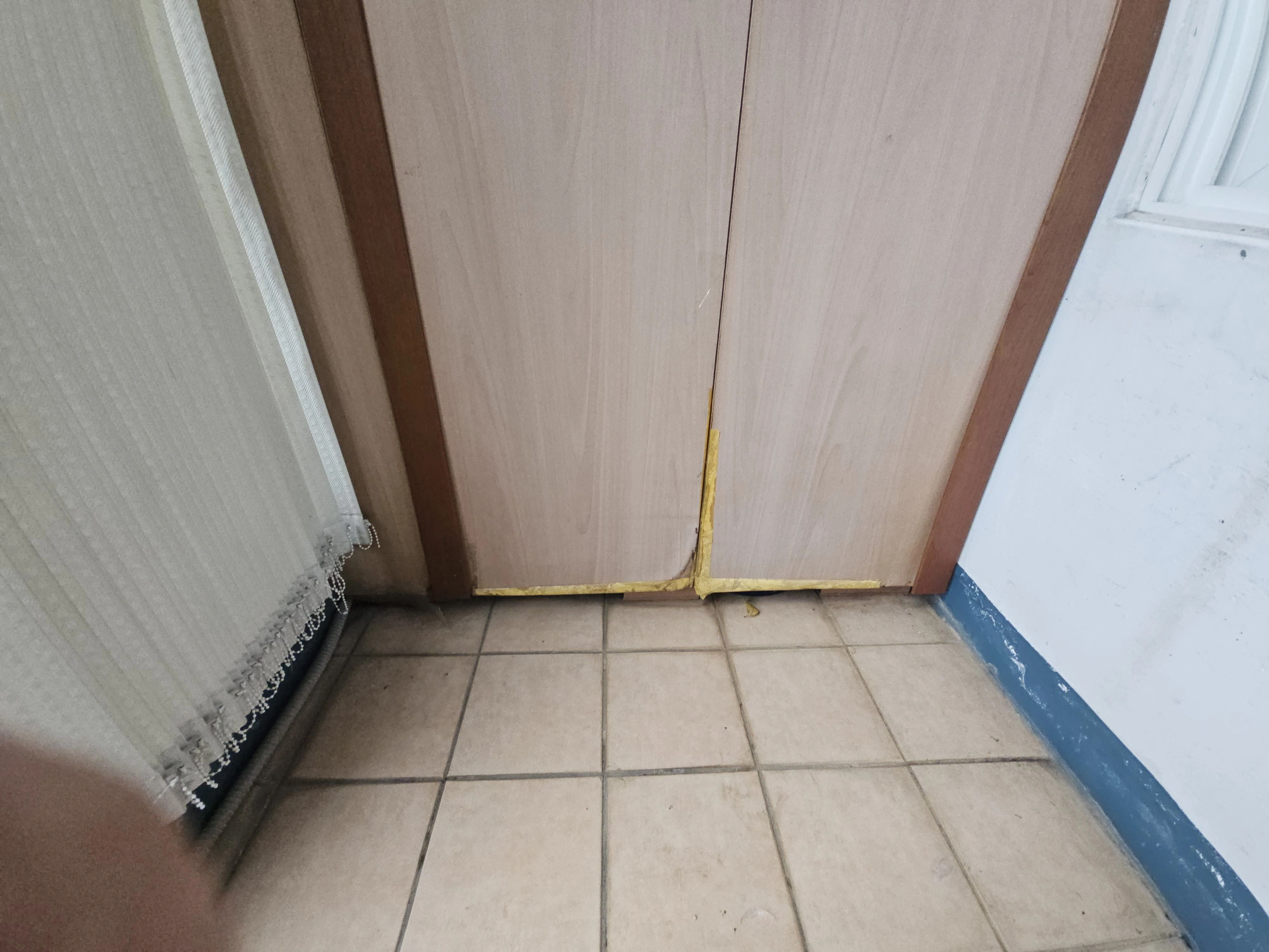 베란다 창고문 설치·교체 문제 부위 확인 실제 현장사진