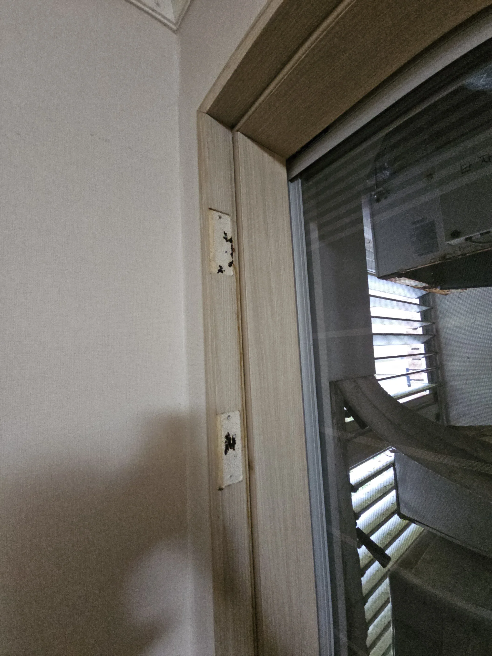안 닫히는 문짝 경첩교체 작업 진행 과정 실제 현장사진
